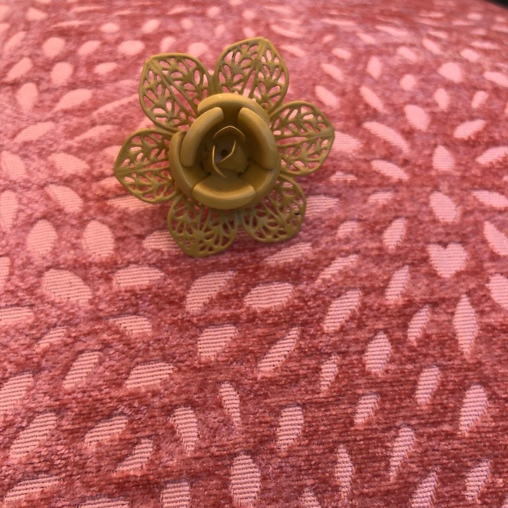 Flower metal ring